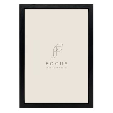 Focus Grace Melns 50x70