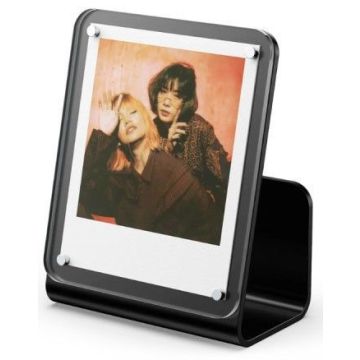 Polaroid akrilskātnē fotogrāfija