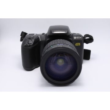 Pentax Z-50p spoguļkamera ar Pentax 28-200mm objektīvu