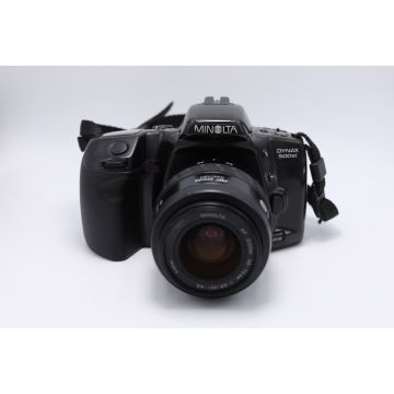 Minolta Dynax 500si ar 35-70mm un zibspuldzi
