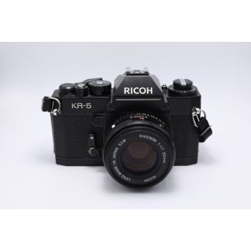 Ricoh KR-5 ar Rikenon 1,7/50mm objektīvu