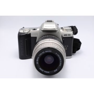 Pentax MZ-50 ar Sigma 28-80mm un 100-300mm komplekts