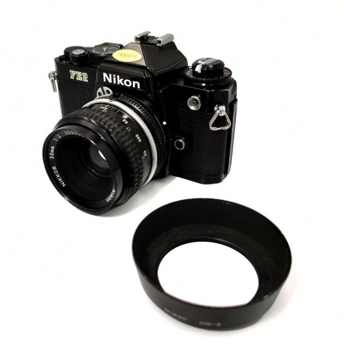 Nikon FE2 ar 2.0/50mm objektīvu