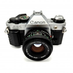 Canon AE-1 ar 1.8/50mm objektīvu
