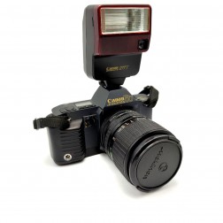 Canon T70 ar 1.8/50mm objektīvu un 277T zibspuldzi