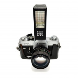 Canon FTb ar 1.4/50mm objektīvu un Speedlite 133D