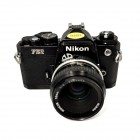 Nikon FE2 ar 2.0/50mm objektīvu