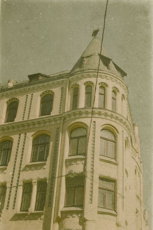 Izbalējusi foto pirms krāsu atjaunošanas